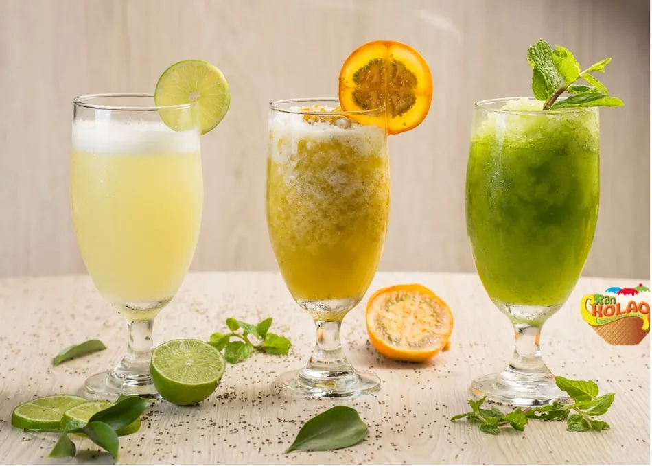 Limonadas naturales servidas bien frías con hierbabuena